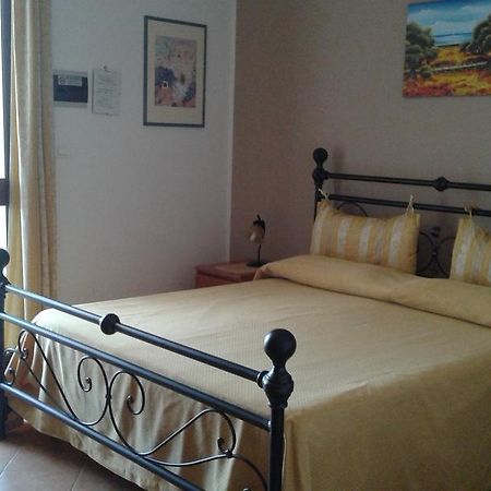 B&B Il Giardino Degli Ulivi Торе Санта Сабина Екстериор снимка