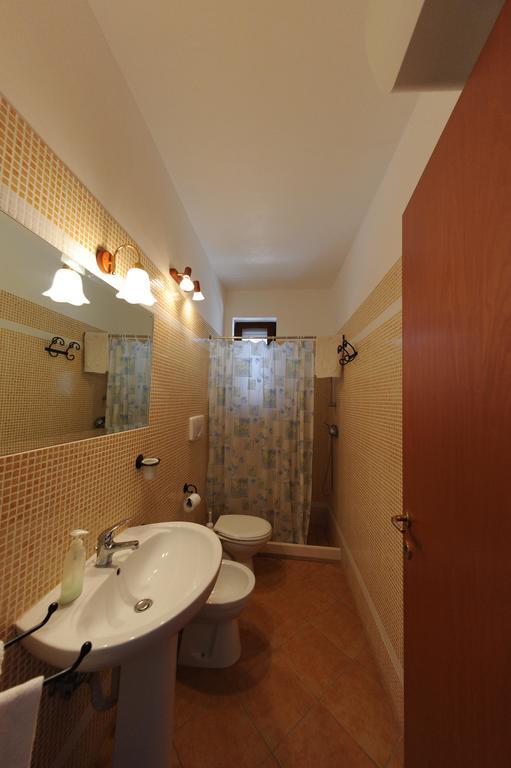 B&B Il Giardino Degli Ulivi Торе Санта Сабина Екстериор снимка